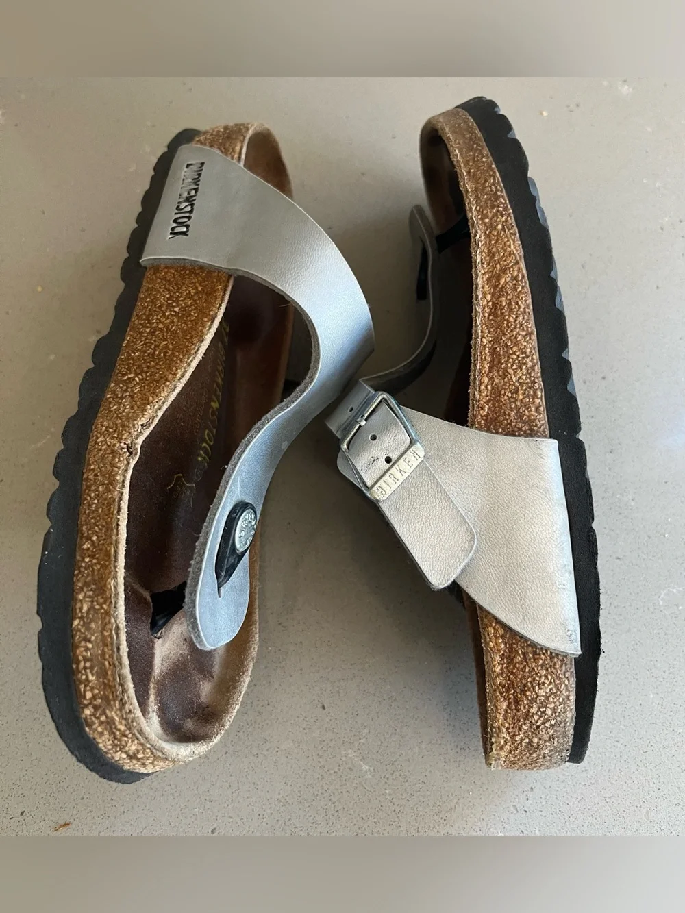 Birkenstock Gizeh Women’s SZ 37 US 6 Medium Silver Metallic Sandals